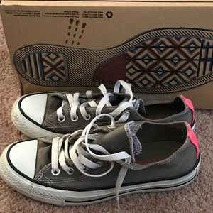 Converse Size 7 woman sneakers